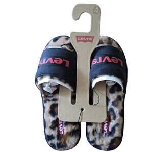 Levi's Leopard Print Fuzzy Woman's Sleepers Size M Medulium (USA 7-8)